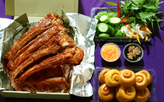 Thưởng thức Combo Gà quay - Sườn non quay chứ danh cùng chất lượng tuyệt vời